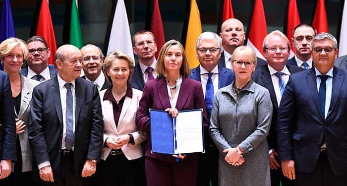 La UE firmó un acuerdo "histórico" para integrar 23 ejércitos para librarse de su dependencia de EE.UU.