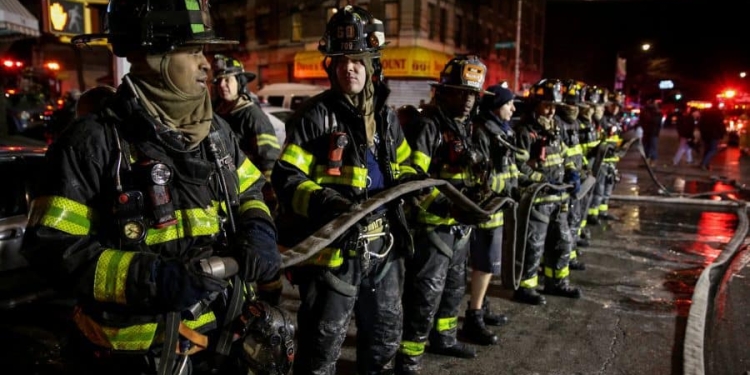 Incendio en Nueva York. Al menos doce muertos en el peor incendio que recuerda la ciudad de Nueva York
