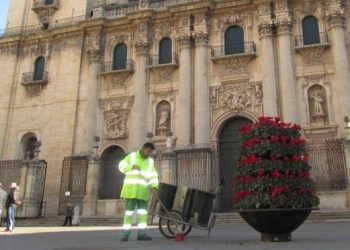 FCC Medio Ambiente El Ayuntamiento de Jaén adjudica a FCC Medio Ambiente el concurso de recogida de residuos urbanos, limpieza viaria y mantenimiento de zonas verdes