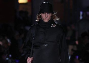 Prada reinterpreta la chaqueta en su colección otoño invierno 2018