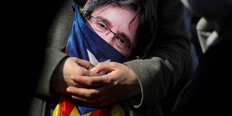 Puigdemont renuncia: que nadie se confíe