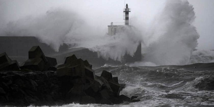 Olas y viento en las costas españolas.