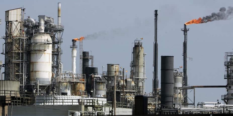 Texas en alerta tras explosión de una refinería de petróleo