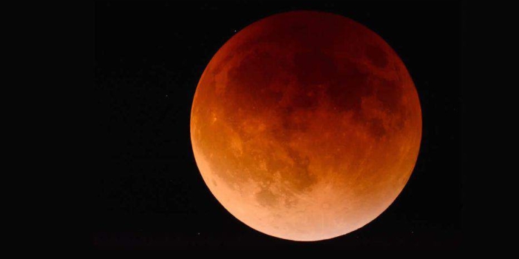 El eclipse de superluna de sangre en un minuto