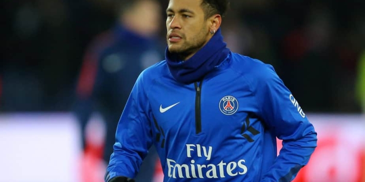 Neymar regresará a París “en dos o tres semanas”.