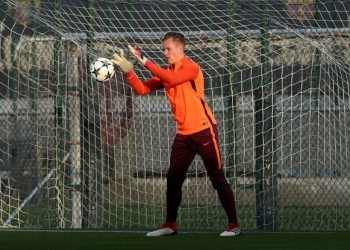 Soccer Football - Champions League - FC Barcelona Training - Ciutat Esportiva Joan Gamper, Barcelona, Spain - March 13, 2018   Barcelona’s Marc-Andre ter Stegen during training   REUTERS/Albert Gea