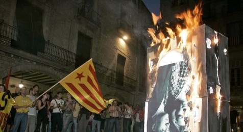 Violar la libertad de expresión. Estrasburgo estima que quemar fotos del Rey no es delito de injurias