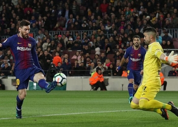 Soccer Football - La Liga Santander - FC Barcelona vs Leganes - Camp Nou, Barcelona, Spain - April 7, 2018   Barcelona's Lionel Messi scores their third goal to complete his hat-trick              REUTERS/Albert Gea