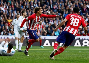 Soccer Football - La Liga Santander - Real Madrid vs Atletico Madrid - Santiago Bernabeu, Madrid, Spain - April 8, 2018   Atletico Madrid's Antoine Griezmann celebrates scoring their first goal       REUTERS/Sergio Perez