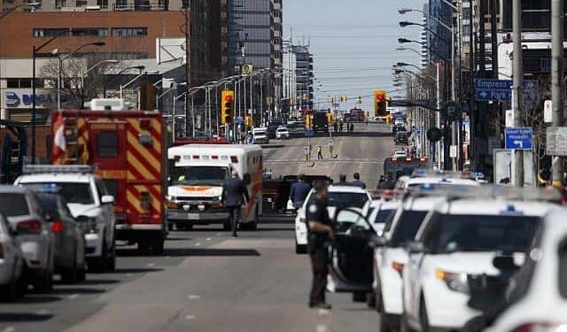 Atropello en Toronto: embisten a una decena de peatones y dos mueren