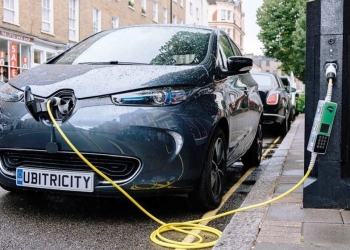 Farolas que darán electricidad de fuentes renovables a los coches