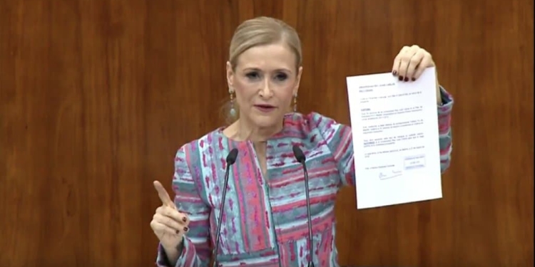 El Máster de Cifuentes en el pleno de Madrid