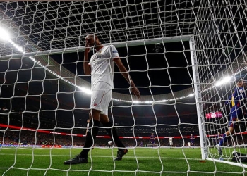 Soccer Football - Spanish King's Cup Final - FC Barcelona v Sevilla - Wanda Metropolitano, Madrid, Spain - April 21, 2018   Sevilla's Steven N'Zonzi reacts after Barcelona's Lionel Messi scores their second goal    REUTERS/Susana Vera