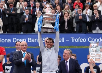 Tennis - ATP 500 - Barcelona Open - Real Club de Tenis Barcelona-1899, Barcelona, Spain - April 29, 2018   Spain's Rafael Nadal celebrates with the trophy after winning the final against Greece's Stefanos Tsitsipas   REUTERS/Albert Gea