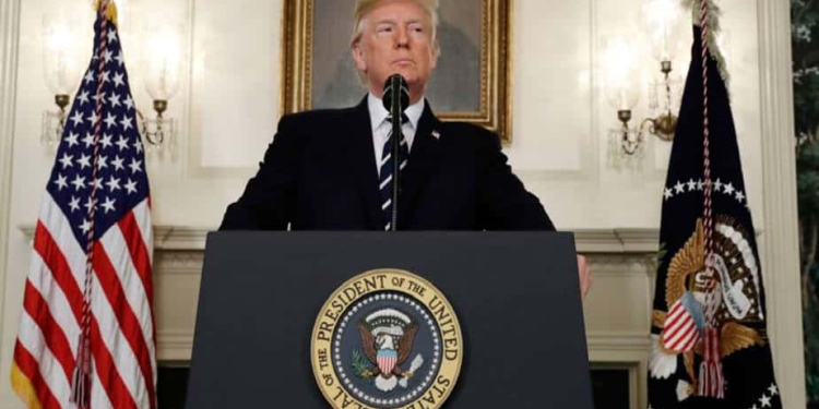 Donald Trump anunció el retiro de EEUU del acuerdo nuclear y las sanciones contra Irán