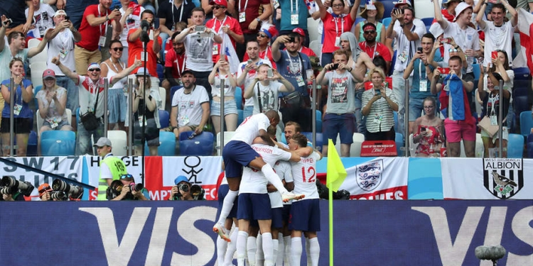 Soccer Football - World Cup - Group G - England vs Panama - Nizhny Novgorod Stadium, Nizhny Novgorod, Russia - June 24, 2018   England's Jesse Lingard celebrates scoring their third goal with team mates      REUTERS/Lucy Nicholson