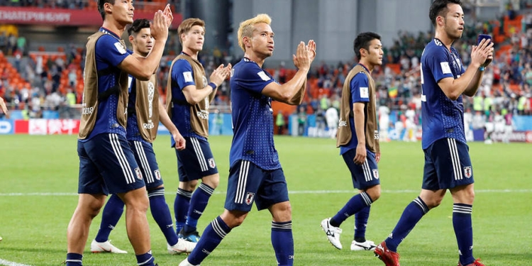 Soccer Football - World Cup - Group H - Japan vs Senegal - Ekaterinburg Arena, Yekaterinburg, Russia - June 24, 2018   Japan's Yuto Nagatomo and team mates after the match                                        REUTERS/Carlos Garcia Rawlins