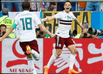 Soccer Football - World Cup - Group F - South Korea vs Mexico - Rostov Arena, Rostov-on-Don, Russia - June 23, 2018   Mexico's Javier Hernandez celebrates scoring their second goal with Andres Guardado    REUTERS/Jason Cairnduff