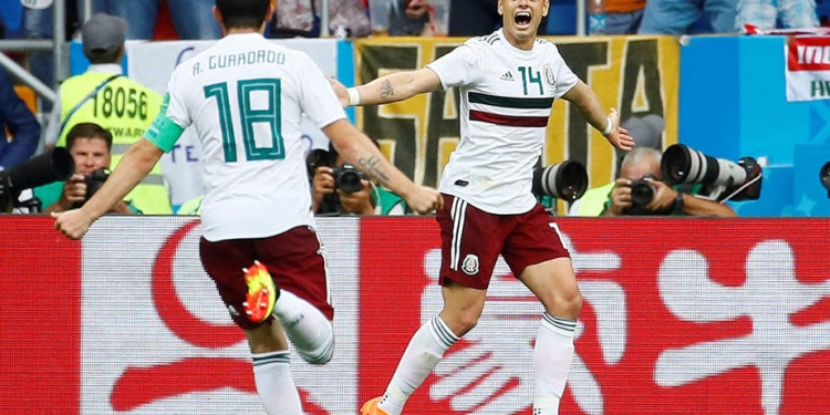 Soccer Football - World Cup - Group F - South Korea vs Mexico - Rostov Arena, Rostov-on-Don, Russia - June 23, 2018   Mexico's Javier Hernandez celebrates scoring their second goal with Andres Guardado    REUTERS/Jason Cairnduff
