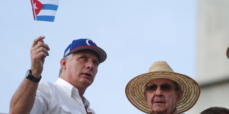 FILE PHOTO: Cuba's First Secretary of the Communist Party and former President Raul Castro (R), speaks to Cuba's President Miguel Diaz-Canel as they watch the May Day rally in Havana, Cuba, May 1, 2018. REUTERS/Alexandre Meneghini/File Photo