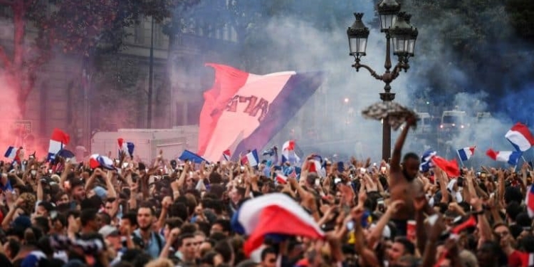 Los frenéticos festejos en Francia por su clasificación a la final del Mundial