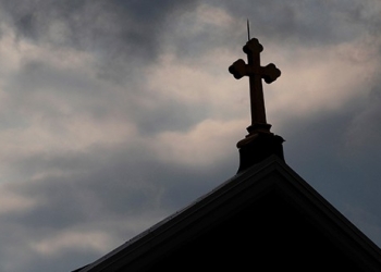 Un informe de 884 reveló que al menos 301 sacerdotes abusaron sexualmente de niños durante un período de 70 años.