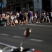 En la imagen de archivo, gente pasea por Gran Vía en Madrid, España, 27 de julio de 2016. REUTERS/Susana Vera