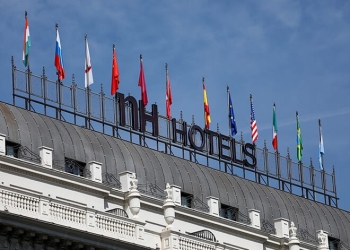 En la imagen de archivo,, un logo de NH Hotel en un hotel de Madrid.  REUTERS/Paul Hanna