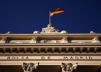 En la imagen de archivo, la fachada de la Bolsa de Madrid. REUTERS/Juan Medina