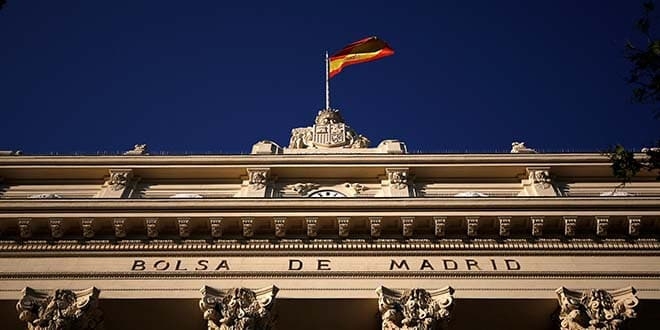 En la imagen de archivo, la fachada de la Bolsa de Madrid. REUTERS/Juan Medina