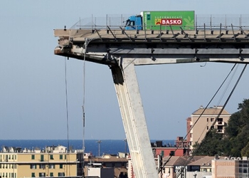 El puento colapsado en Génova el 15 de agosto de 2018.  REUTERS/Stefano Rellandini/
