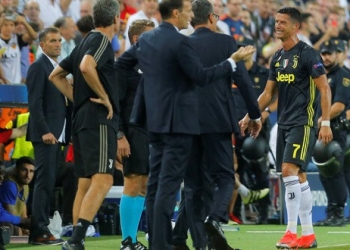 Cristiano se va llorando del campo tras ser expulsado por Félix B