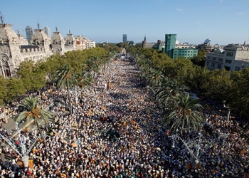 Multitudinaria la concentración por el día de la Diada en Cataluña/Reuters