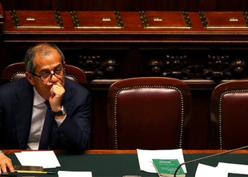 Preocupación en Europa por objetivo fiscal de Italia para los próximos tres años. En la imagen el ministro de Economía italiano, Giovanni Triam, en una sesión del Congreso en Roma/Reuters