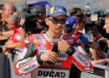 Jorge Lorenzo consigue su tercera pole consecutiva al quedarse con el mejor tiempo en la sesión de clasificación de MotoGP en Aragón