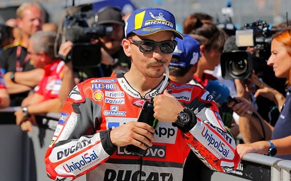 Jorge Lorenzo consigue su tercera pole consecutiva al quedarse con el mejor tiempo en la sesión de clasificación de MotoGP en Aragón