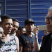 El Secretario General Luis Almagro saluda a las personas durante su visita a un comedor para venezolanos, organizado por la iglesia católica, cerca de la frontera Colombia-Venezuela en Cúcuta, Colombia el 14 de septiembre de 2018. REUTERS / Carlos Eduardo Ramirez