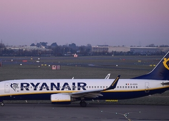 Los sindicatos de Ryanair amenazan con extender la protesta al incorporar al personal de tierra/Reuters