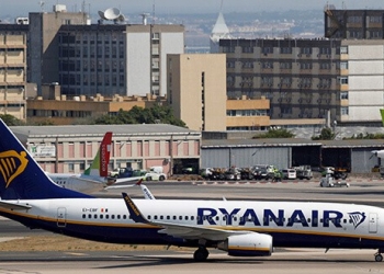 Huelga de la aerolínea Ryanair afectó este viernes a más de 40 mil pasajeros y es la segunda más grande que se ha presentado este año/Reuters
