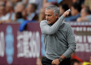 El entrenador del Manchester United, Jose Mourinho, celebra un gol / Reuters