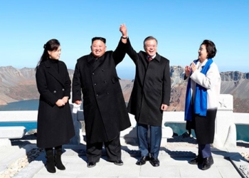 Los líderes de Corea del Sur y Corea del Norte subieron el Monte Paektu y visitaron el Lago del Cielo