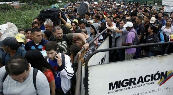 Acnur: Unos 5.000 venezolanos abandonan su país diariamente por la crisis/Reuters