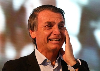 Bolsonaro ganó ampliamente las elecciones en Brasil, pero debe ir a segunda vuelta/Reuters