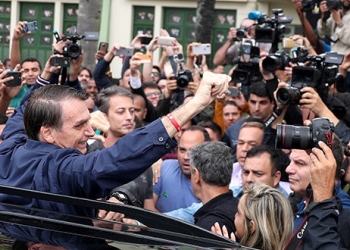 El ultraderechista Bolsonaro se comprometió a privatizar o cerrar empresas estatales y a reducir el tamaño de Estado/Reuters