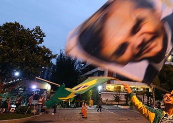 Según el sondeo de CNT/MDA, el ultraderechista Jair Bolsonaro aumentó su ventaja antes de las elecciones presidenciales de Brasil/Reuters