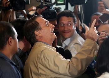 El candidato de la ultraderecha Jair Bolsonaro se siente ganador de la presidencia de Brasil el 28 de octubre y evitará los actos públicos/Reuters