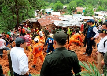 Rescatistas trabajan en el área afectada de Barrancabermeja, Colombia. Gobierno de Santander/vía REUTERS