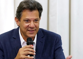 Si quiere revertir su derrota del domingo ante Jair Bolsonaro, el izquierdista Fernando Haddad obligado a distanciarse de su mentor Lula da Silva/Reuters