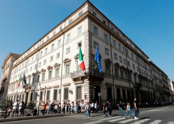 El Palacio Chigi en una reunión del gabinete en Roma. REUTERS/Remo Casilli