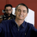Jair Bolsonaro, candidato presidencial del Partido Social Liberal (PSL), gesticula después de emitir su voto en Río de Janeiro, Brasil, 7 de octubre de 2018. REUTERS/Ricardo Moraes